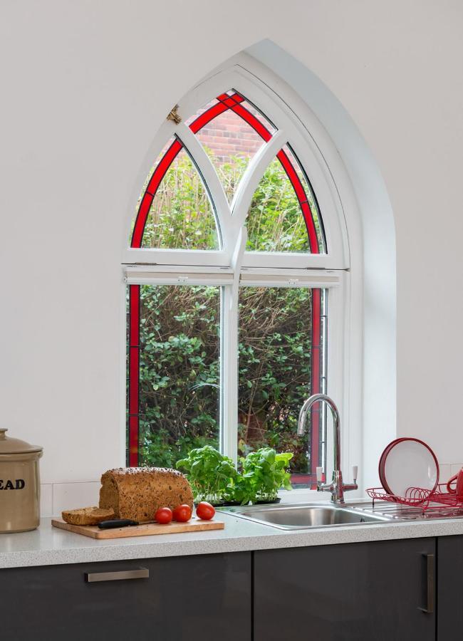Chester'S Only Tin Chapel - Unique, Spacious 2 Bedrooms, Garden And Free Parking Exterior photo